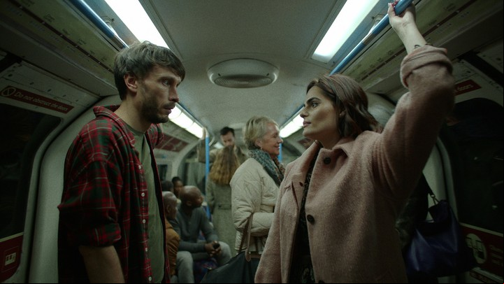 Richard Gadd y Nava Mau en una escena de Bebé reno. Foto: Netflix