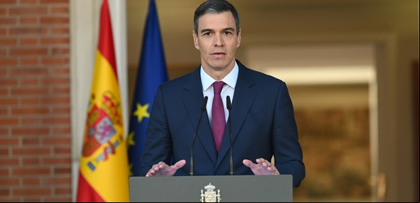 Pedro Sánchez sigue en el poder en España: el gesto narcisista de un especialista en sobrevivir