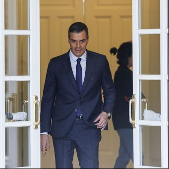 Como se preveía, la jugada de Pedro Sánchez en España terminó con su continuidad en el cargo