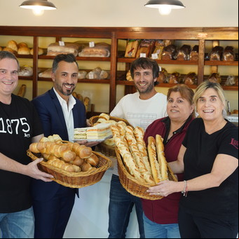 La panadería más antigua de Argentina: tiene 149 años y vende 10 mil sándwiches de miga por día