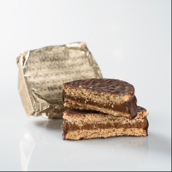 Cuáles son los mejores alfajores según la calidad de su cobertura de chocolate