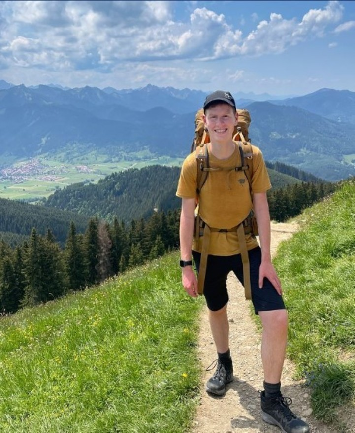 Lasse aprovecha a recorrer lugares, siempre con su mochila de 36 litros. Foto: Instagram