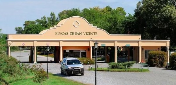 Asalto y tiros en el country de San Vicente donde vive Martín Insaurralde
