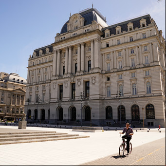 El Gobierno anunció que cambiará por decreto el nombre del Centro Cultural Kirchner: se llamará Palacio Libertad
