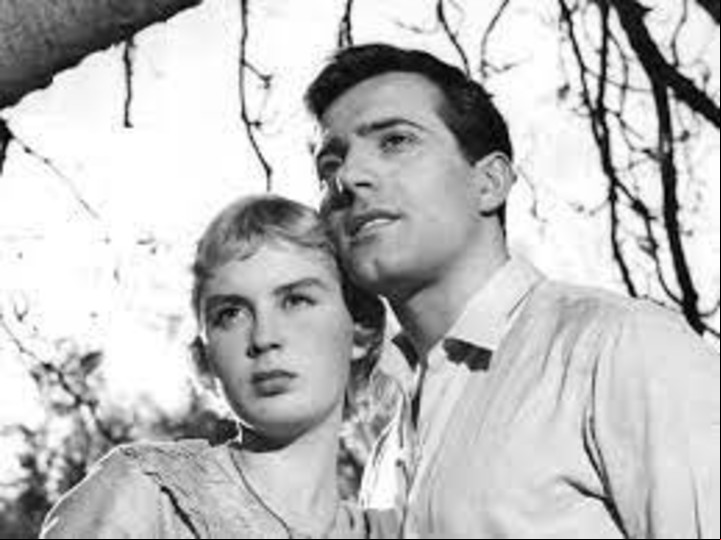 En 1957, llega al Festival de Cannes con "La casa del ángel".