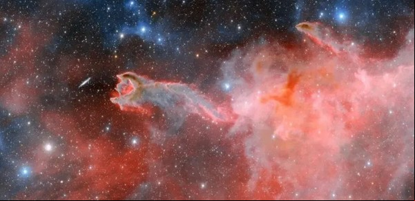 Fotografiaron la 'Mano de Dios' emergiendo desde una nebulosa