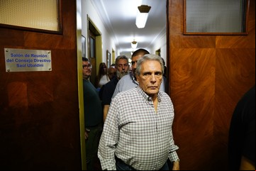 Guiño al gobierno: Carlos Acuña, uno de los jefes de la CGT, fue procesado y embargado por el bloqueo de una estación de servicio