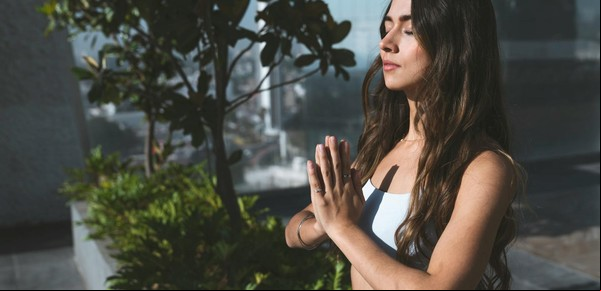 Cómo el mindfulness puede ayudarte a mantener tu mente joven