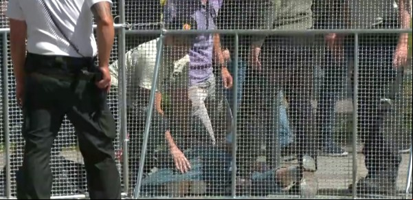 Video: el momento en que el tirador dispara cinco veces contra el primer ministro de Eslovaquia