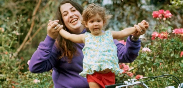 Atragantada con un sandwich de jamón: el horrible mito sobre la muerte de Cass Elliot, el "patito feo" de The Mamas & the Papas