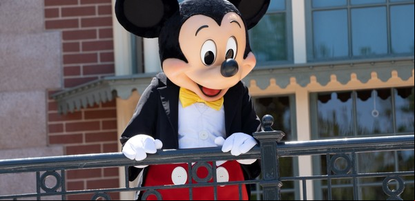 Actores y actrices que se disfrazan de personajes de Disney votan a favor de sindicalizarse