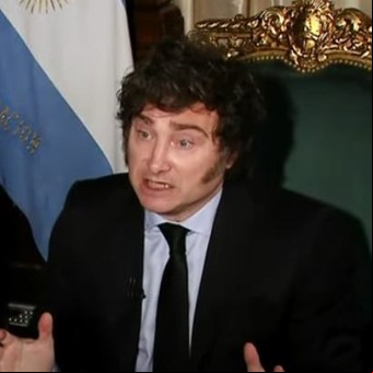 Javier Milei trató de "cobarde" a Pedro Sánchez y dijo que el conflicto con España se desató porque estuvo "coordinado con el kirchnerismo"