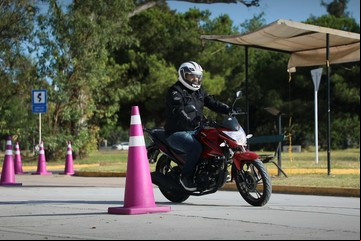 Motos: el nuevo examen para sacar la licencia de conducir y qué pruebas incluye