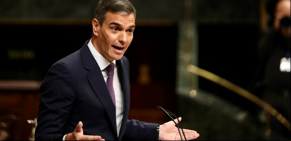 Pedro Sánchez criticó a Javier Milei por una frase sobre el cáncer y por usar recursos del Estado español para un viaje privado
