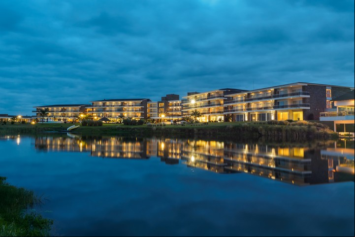 El hotel de Uruguay tiene 156 habitaciones. Foto Altos del Arapey