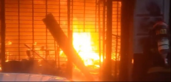 Un incendio en un edificio de Balvanera destruyó un comercio que funcionaba en la planta baja