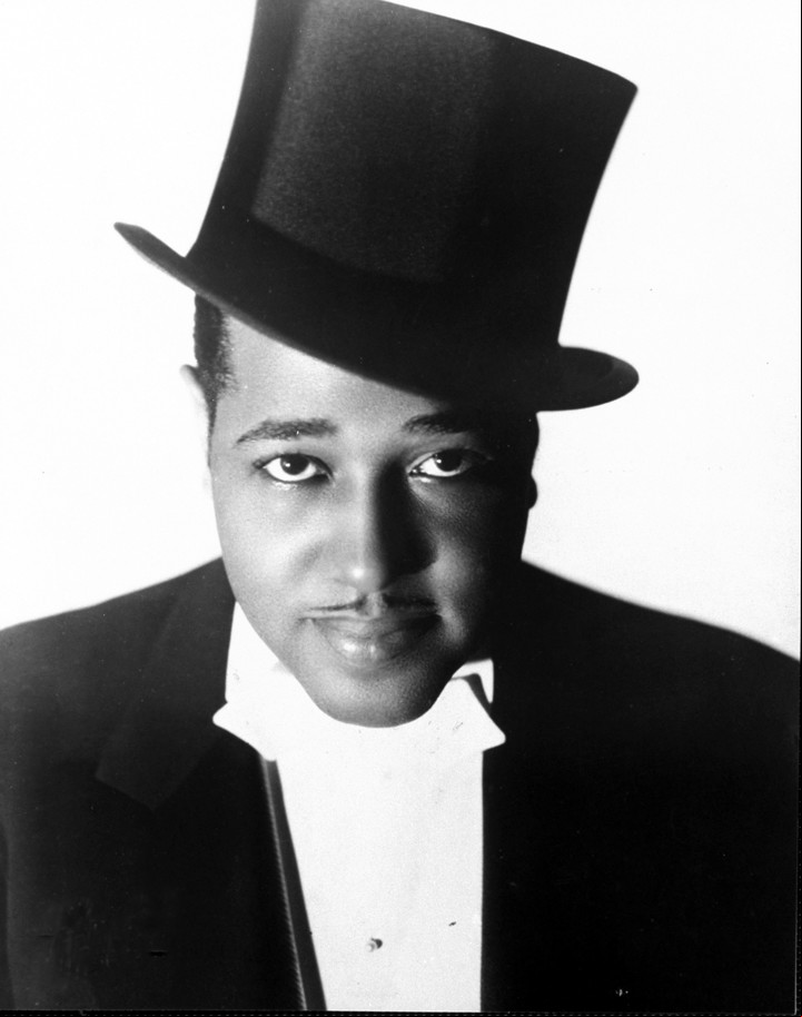 Duke Ellington, como un dandy, antes de embarcarse en su primera gira europea, en 1933. Foto: AP