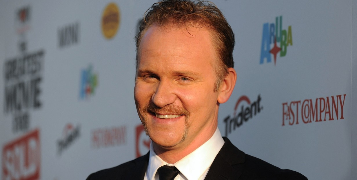 Murió Morgan Spurlock, el documentalista que comió en McDonalds durante un mes para su filme "Super Size Me"