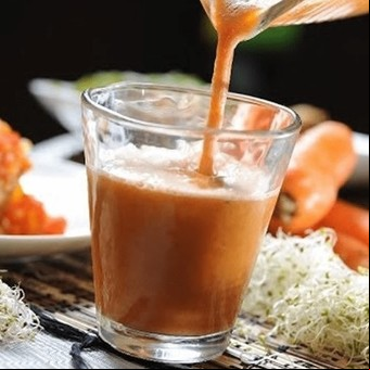 Qué beneficios tiene el agua de alfalfa y en qué momento del día tomar