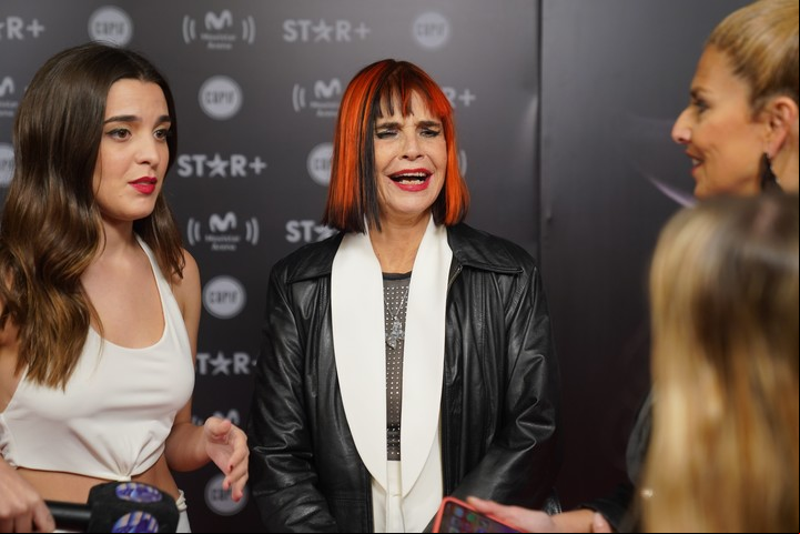 Alfombra roja de los premios Gardel 2024. Fabiana Cantilo. Foto: Marcelo Carroll.