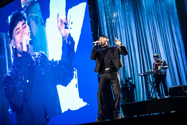 Luck Ra en vivo premios Gardel 2024. Foto de prensa