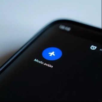 Activar el modo avión acelera la carga de la batería del celular: ¿mito o verdad?