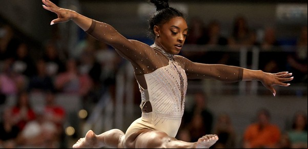 Simone Biles falló el salto "imposible" que sólo ella puede hacer, pero igual arrasó en el campeonato nacional con la mira puesta en París