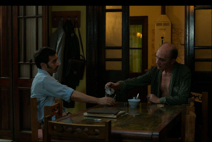 Una imagen de "Un crimen argentino", el filme basado en una novela de Sietecase. Está en Max.