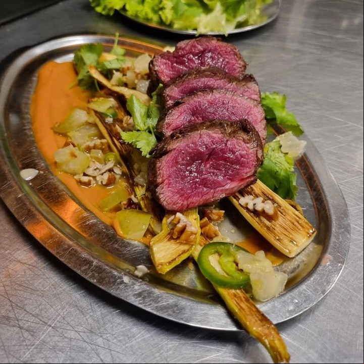 Carne de búfalo a punto.