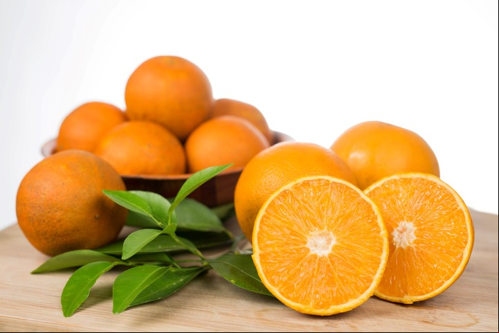 Incluir frutas como la naranja a la dieta aporta vitaminas y nutrientes. Foto: EFE