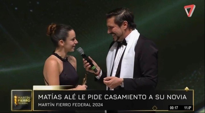 Matías Alé le propuso casamiento a su novia de 22 años en los Martín Fierro Federal
