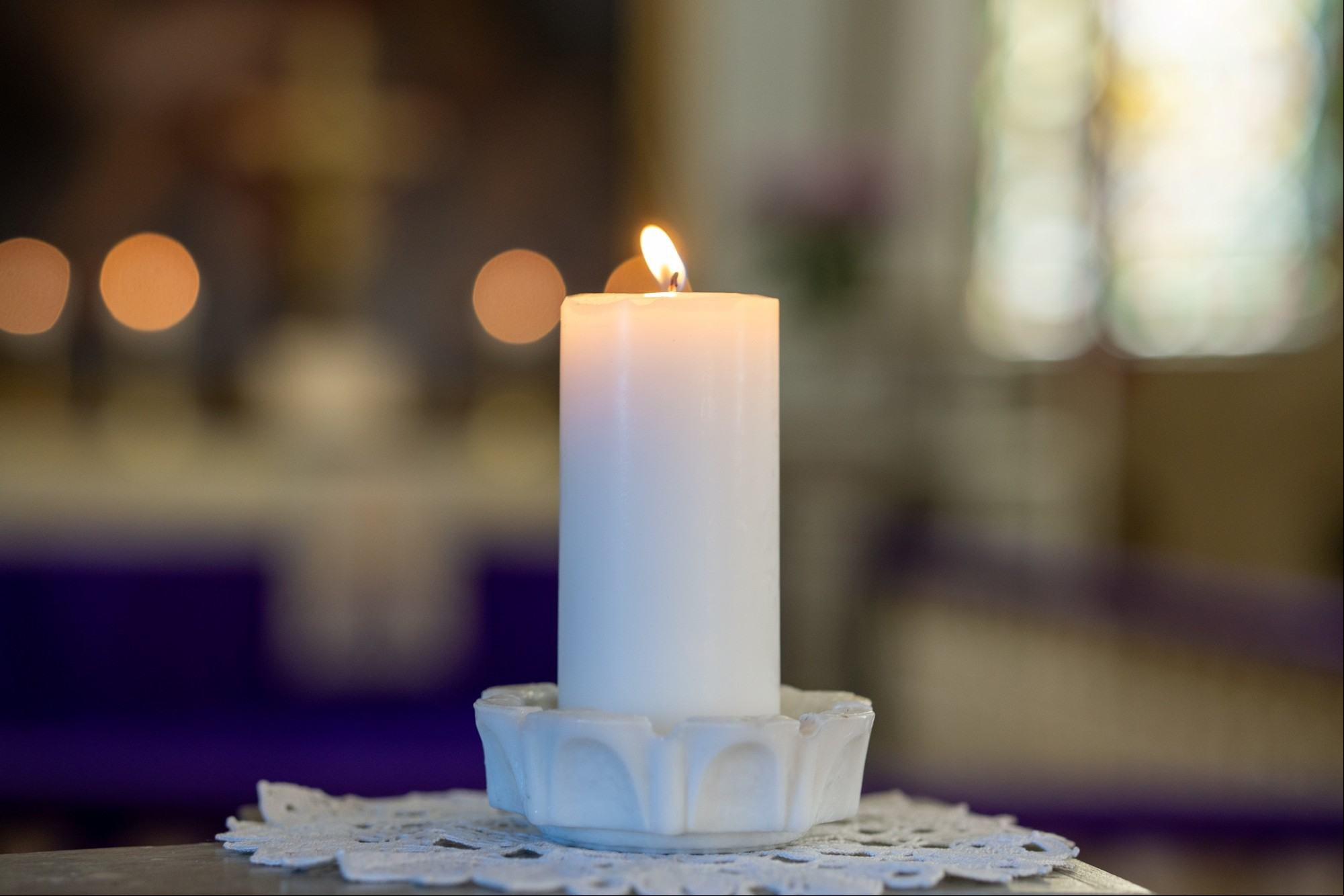 Con una vela blanca, le podemos pedir protección a la Virgen de Guadalupe.
