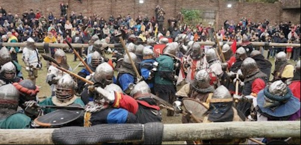 Los luchadores medievales del conurbano y la "locura" de ir a pelear a Rusia 
