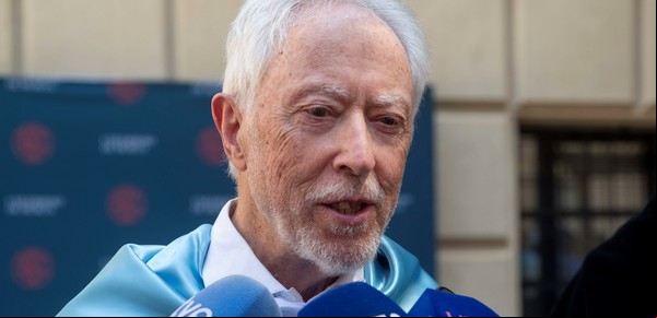 Coetzee: "Me encuentro cada vez más distanciado del inglés y de la cultura que representa"