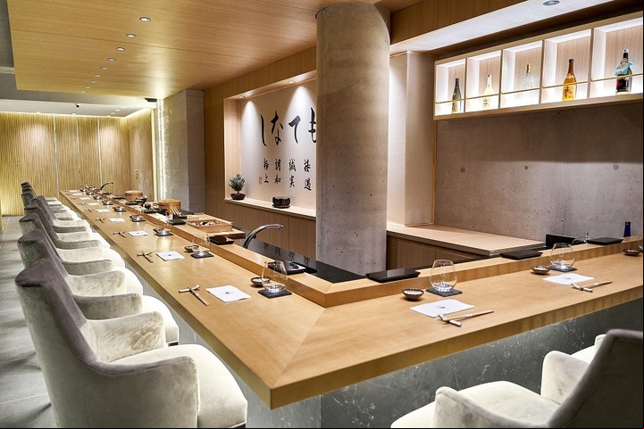 Uni omakase, una cena exclusiva para 14 personas.