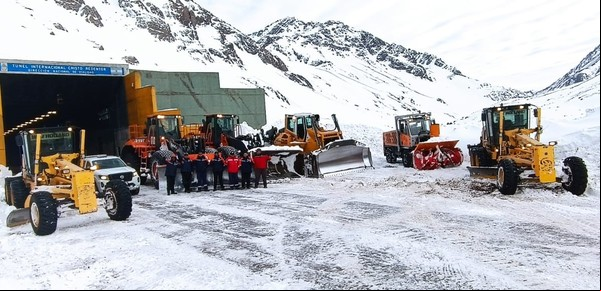 La "eterna" causa que mantiene cerrado el paso a Chile hace 18 días y otra muerte de un camionero en la cordillera