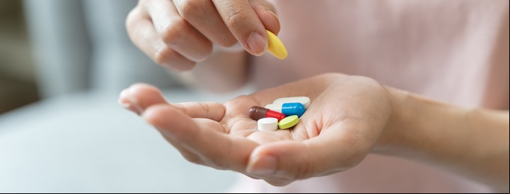 Uno de los riesgos de automedicarse es la interacción medicamentosa. Foto Shutterstock.