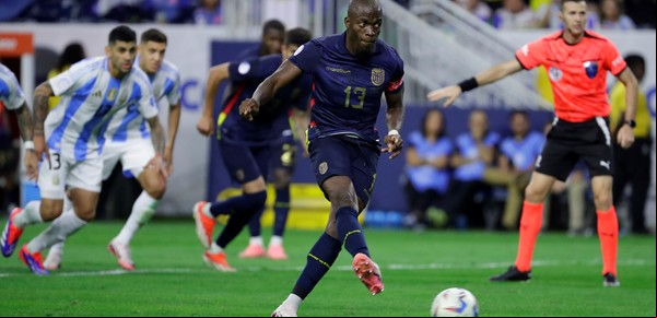 El penal de Enner Valencia al palo, el momento crítico de la Selección Argentina ante Ecuador