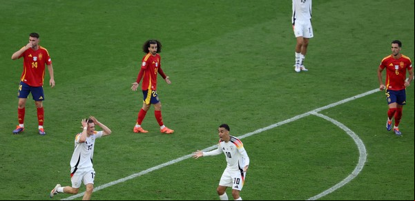 Polémica enorme en Stuttgart y alivio para España: ¿era penal para Alemania por la mano de Cucurella?