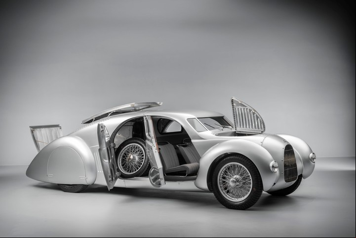 El Auto Union Type 52 podía llevar dos ruedas de auxilio.