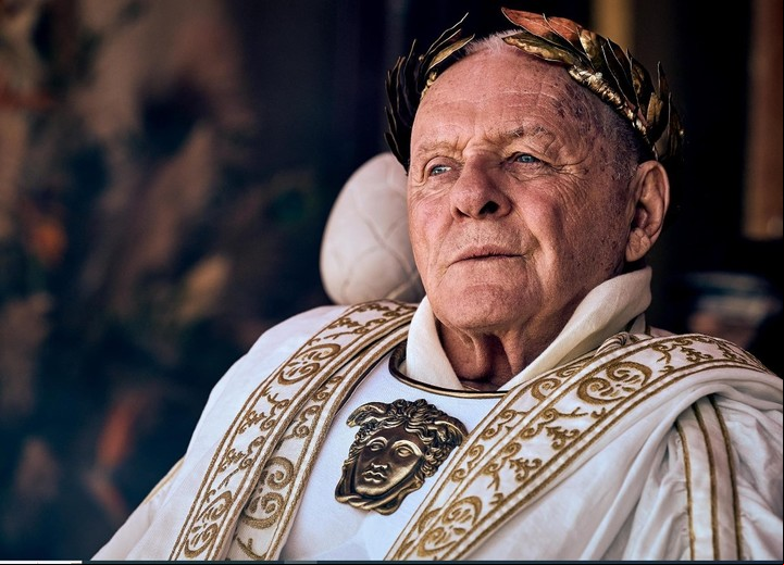 Anthony Hopkins es Vespaciano en "Those About to Die". Fotos prensa