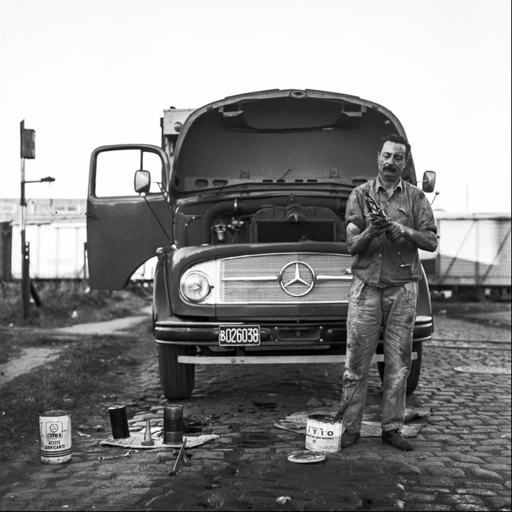 Una camión en la Boca, 1972.
Eduardo Grossman