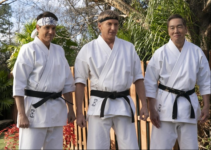 Un bueno con dos malos, aunque en Cobra Kai todos, menos uno, se redime de su pasado en "Karate Kid". Fotos Netflix