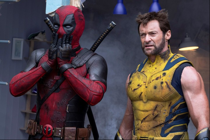 Ryan Reynolds como Deadpool/Wade Wilson, y Hugh Jackman, como Wolverine/Logan. ¿Héroes, antihéroes o qué? Fotos Disney