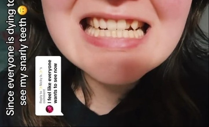 La joven mostró su dentadura y los s le dejaron mensajes positivos.