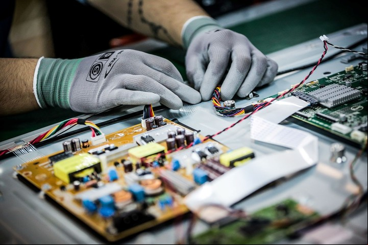 La industria electrónica tiene una gran capacidad de producción y versatilidad que permitirían fabricar otros productos