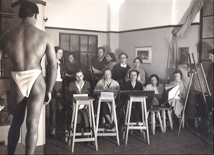 Noemí Gerstein en el taller de Ossip Zadkine en la Academia Grande Chaumière, París, circa 1950. Gentileza Archivo María Inés Huberman