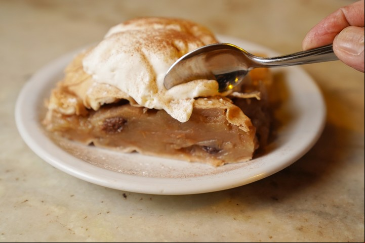 El strudel casero de Café Margot. Foto: Martín Bonetto.