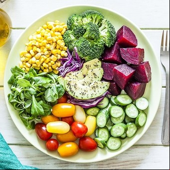 El truco para conseguir el plato de comida saludable perfecto según Harvard