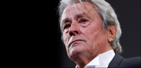 El testamento secreto de Alain Delon: le dejó su legado artístico a una sola persona y provocó una guerra entre sus hijos